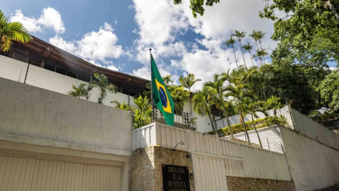 Maduro amenaza con invadir la embajada argentina y Brasil advierte que no cederá la custodia Maduro amenaza con invadir la embajada argentina y Brasil advierte que no cederá la custodia