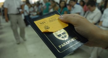 Piden devolver una serie de pasaportes por una falla invisible en la tinta