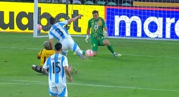 Argentina empata sin goles ante Ecuador en Guayaquil
