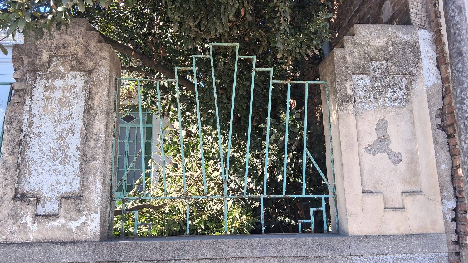 Calle Rincón: veredas angostas, un club que es escuela, casas chorizo, Acquaiolas, desatanudos y Dianitas