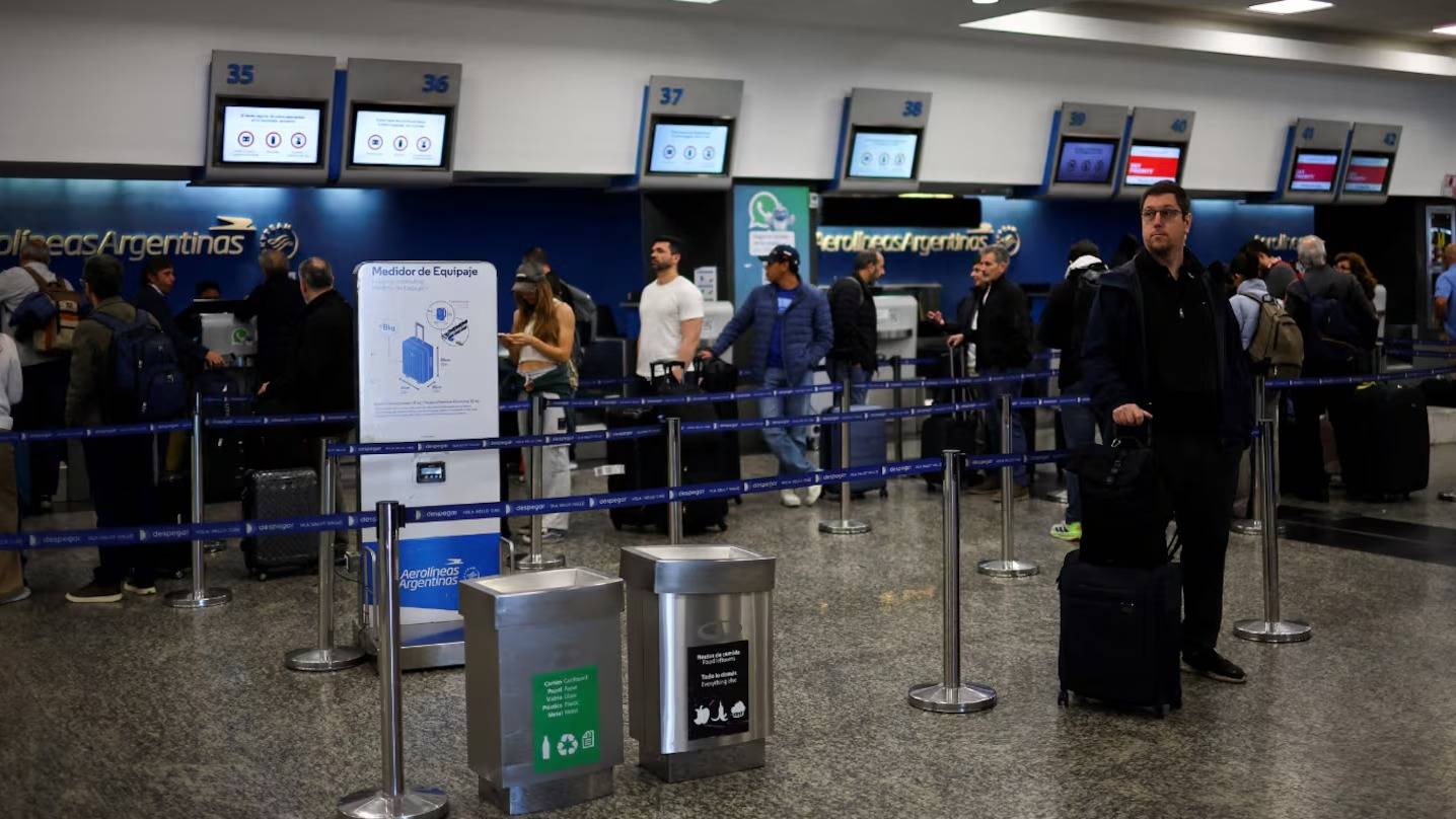 Paro en aeropuertos: el Gobierno intimó a ATE a que garantice el 75% de los servicios