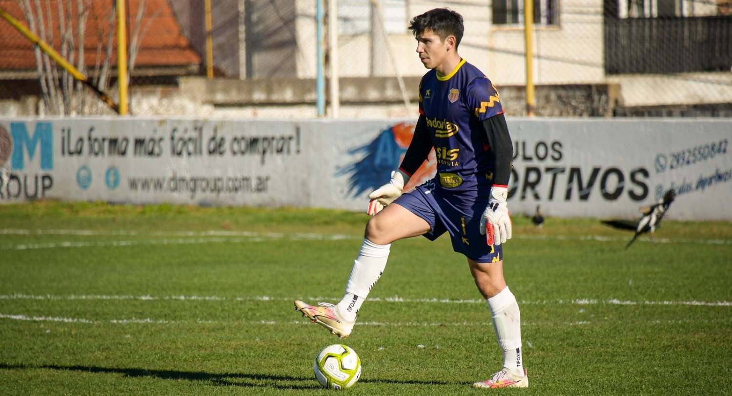 Ataja en Tiro, es mecánico y se queja: “Me preguntan más por ´el´ ruidito en el auto que de fútbol” 