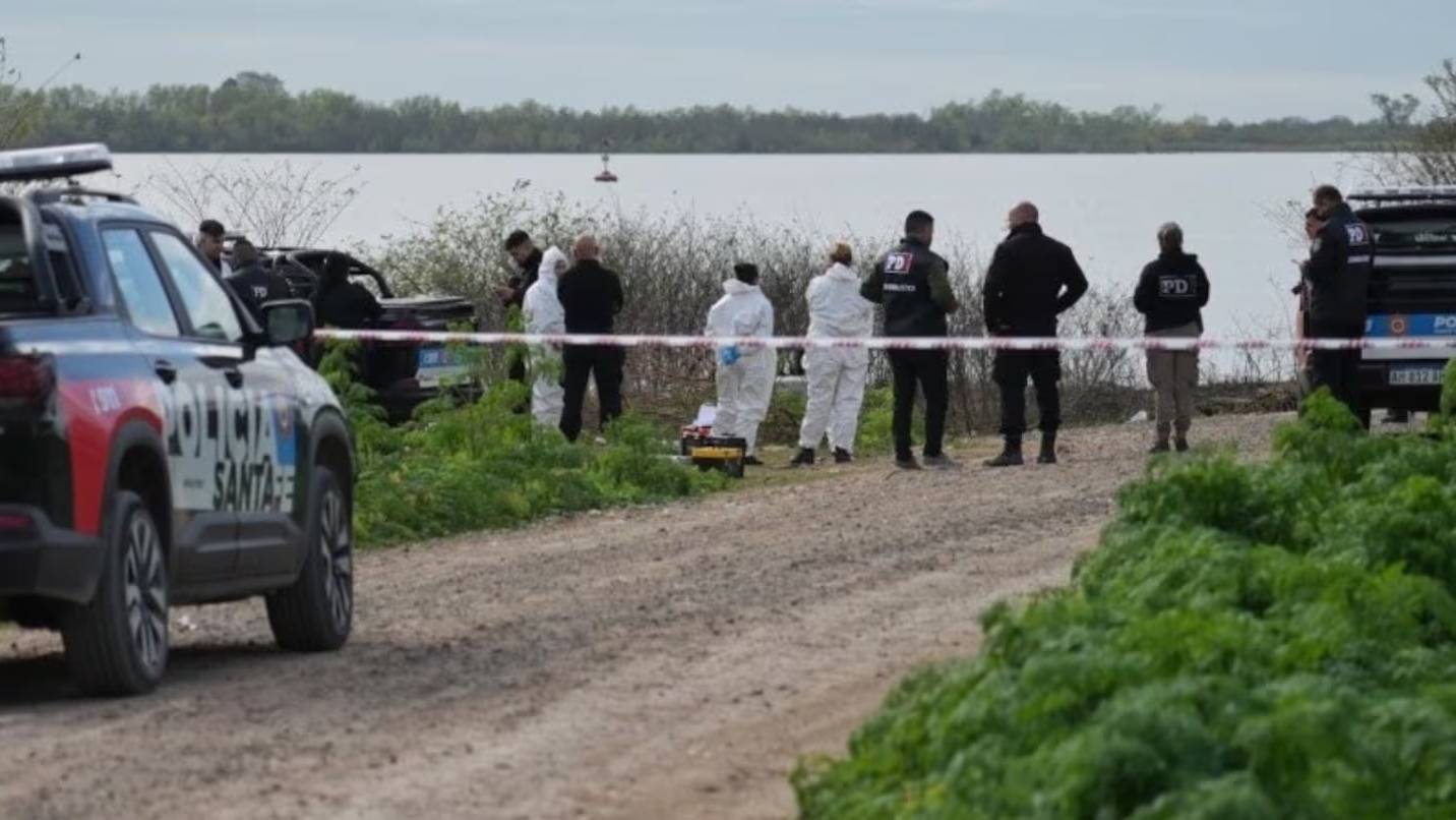 Encontraron dos cuerpos calcinados dentro de un auto a orillas del río Paraná en Santa Fe