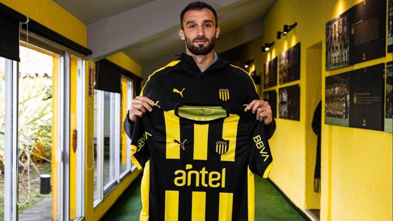 Germán Pezzella recordó su amor por River en la presentación en Peñarol