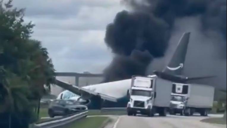 Alarma en Estados Unidos: un avión de carga se estrelló cerca del aeropuerto de Miami