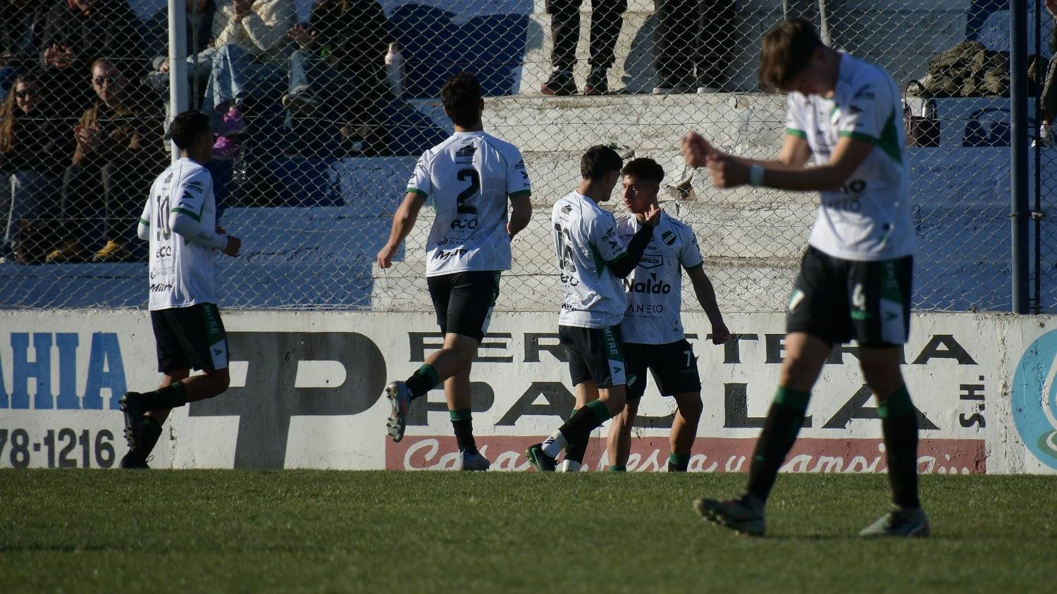 Villa Mitre salió de pobre y se anotó una victoria fundamental