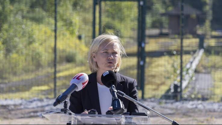 Finlandia finaliza valla de 200 kilómetros a lo largo de la frontera con Rusia
