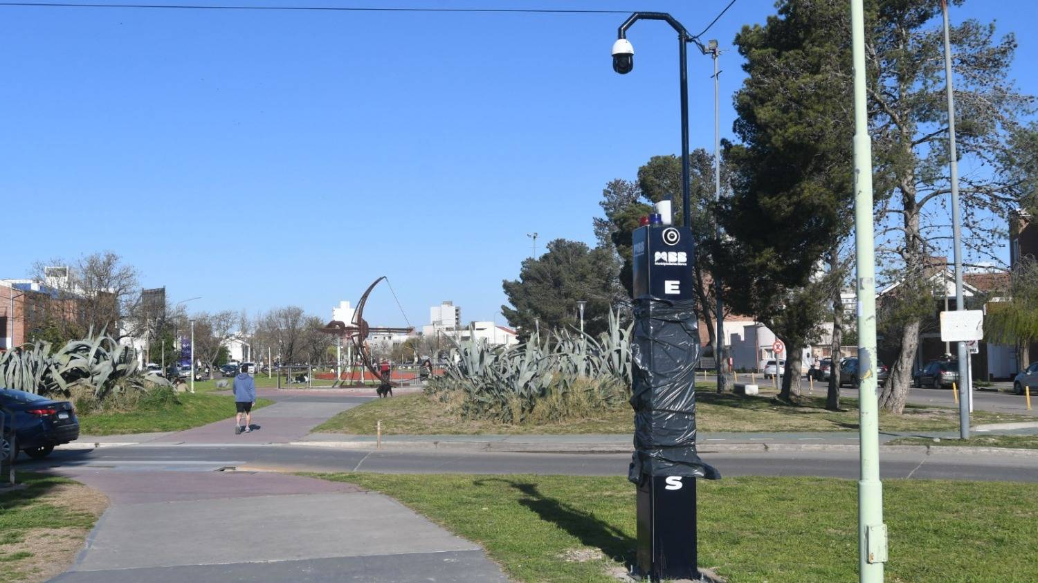 Ya están instalando los tótems de seguridad en las calles de Bahía Blanca