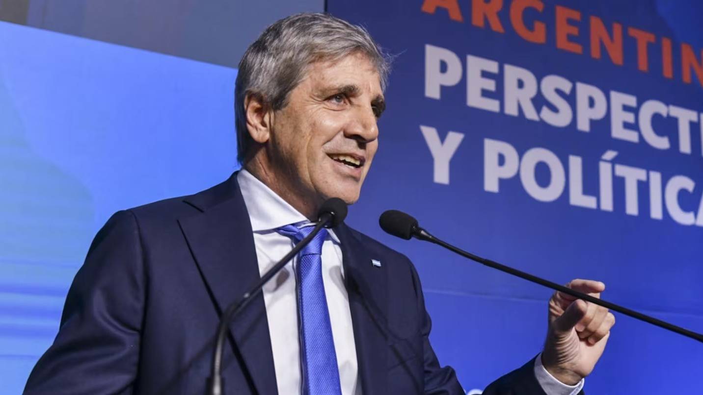 Caputo ratificó que mantendrá el programa económico y descartó medidas que suban el gasto público