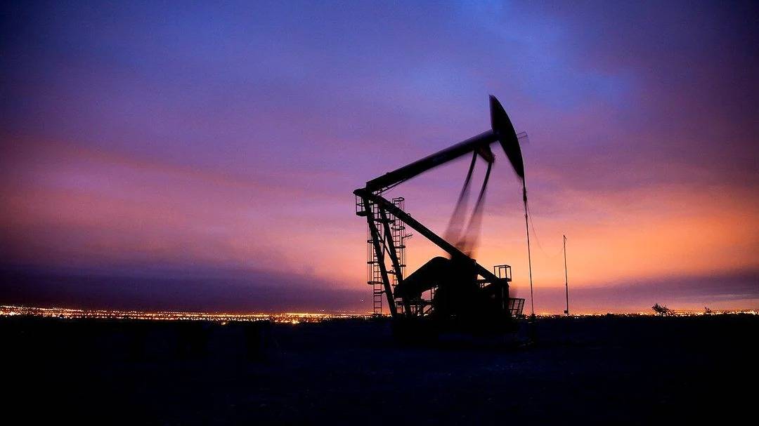 El petróleo escala y vuelve a US$100 ante mayor tensión entre Estados Unidos e Irán
