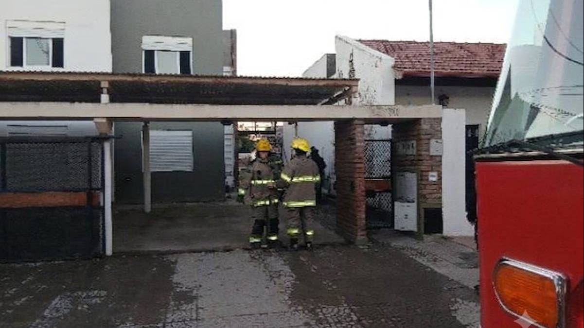 Un hombre fue hospitalizado tras el incendio de su vivienda 