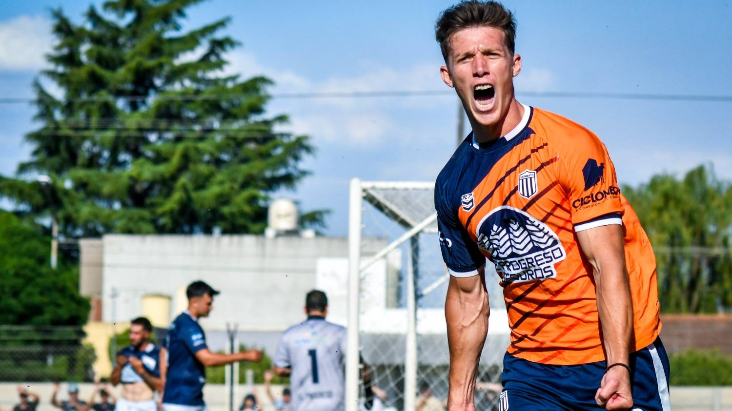 Regional Amateur: a Club Sarmiento no le alcanzó con el triplete de Maxi Graff