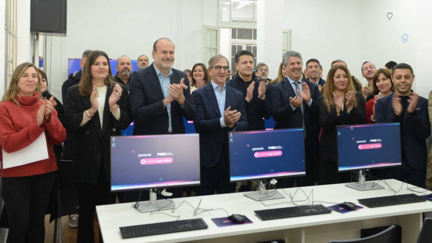 Personal instaló en Bahía un aula digital y apuesta a fortalecer la educación tecnológica