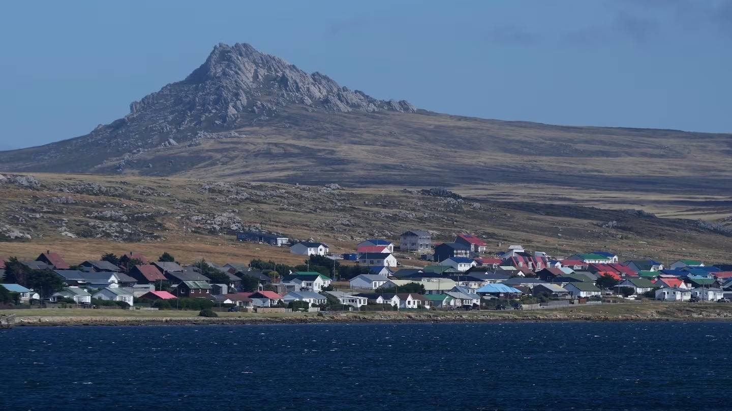 Gran Bretaña escala la tensión con la Argentina y ofrece apoyo a las empresas que operan en Malvinas