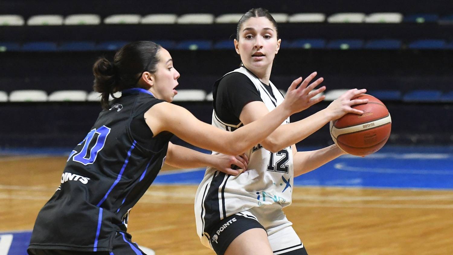 Femenino: Estudiantes le sacó el invicto a 9 de Julio y Bahiense lo cerró mejor que Villa Mitre