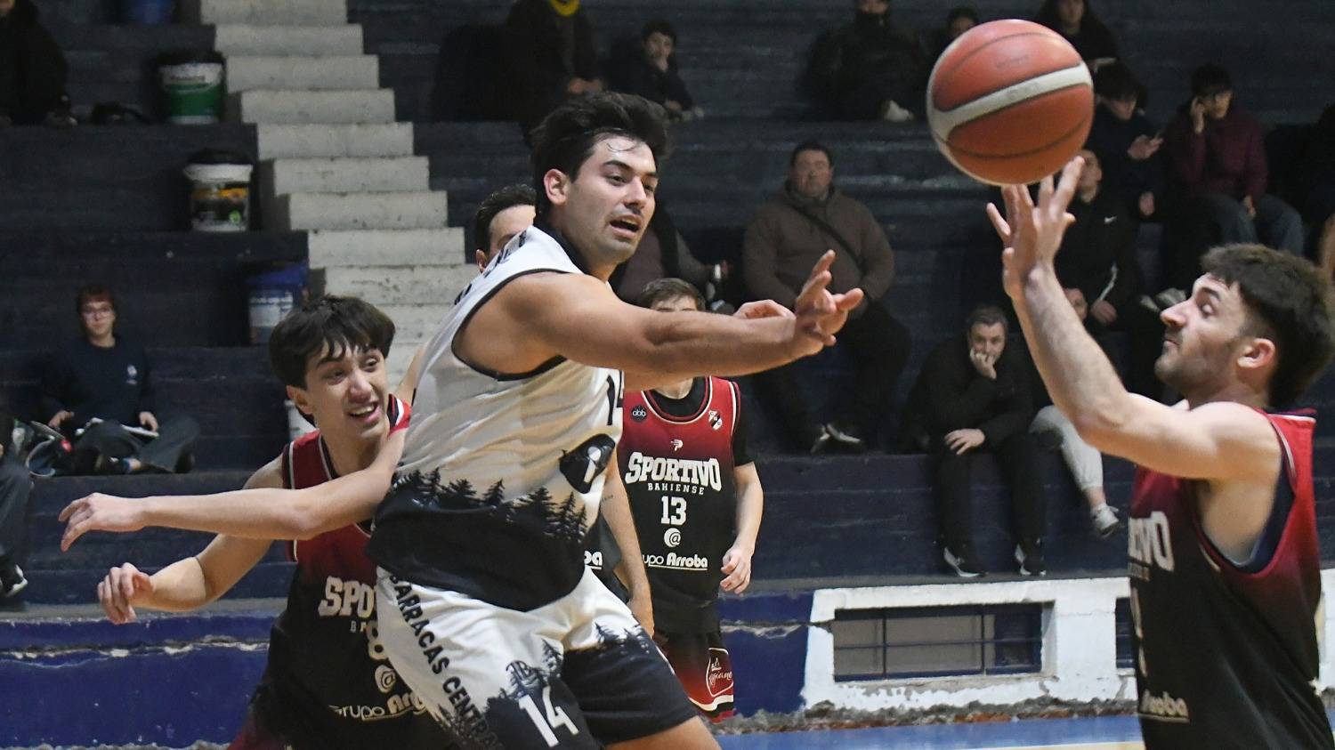 Barracas, de local, y Whitense, de visita, festejaron en los adelantos de la LBB Bronce