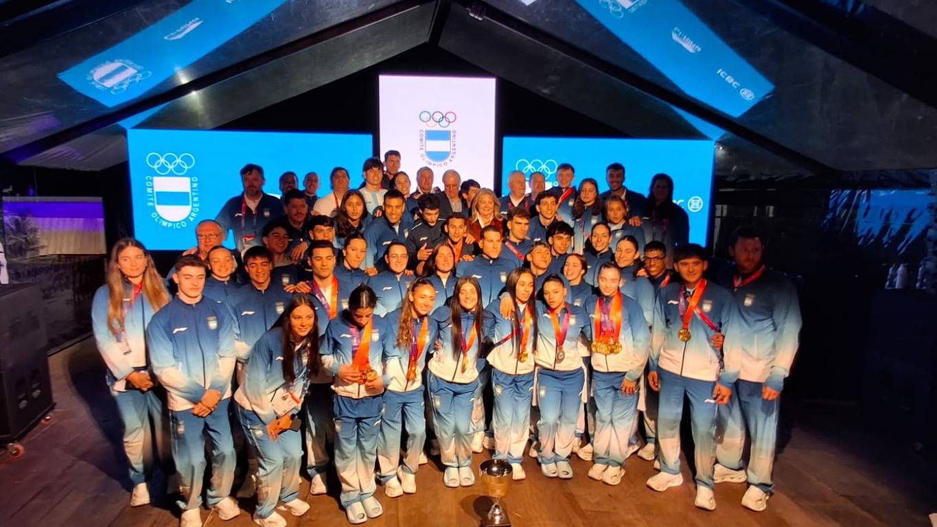 Diario de viaje, día 4: una noche de empanadas, choripán, pastelitos de batata, llantos y medallas de papel