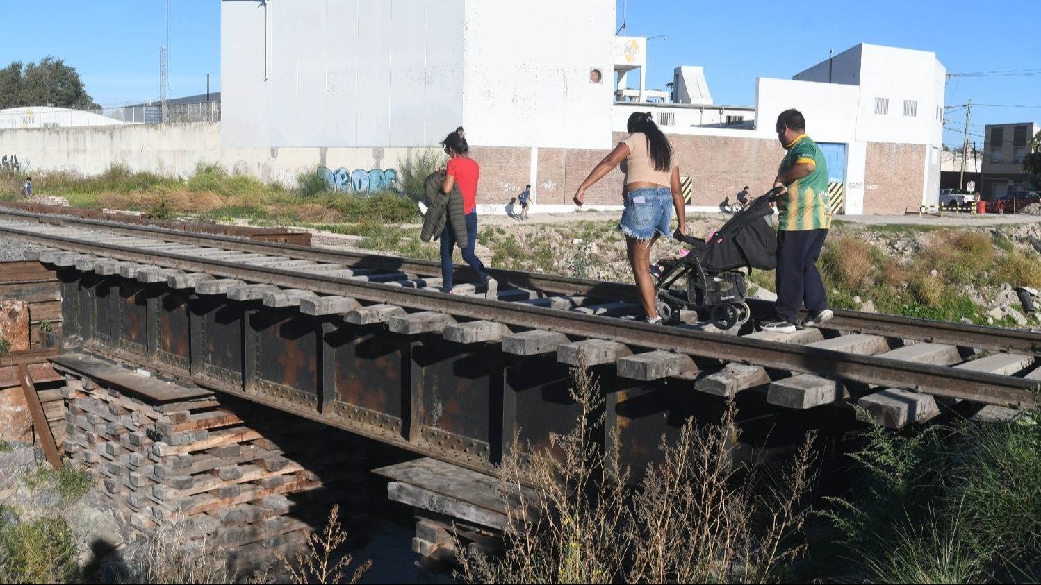Ferroexpreso: repararán un paso a nivel y habrá desvíos de tránsito desde el martes