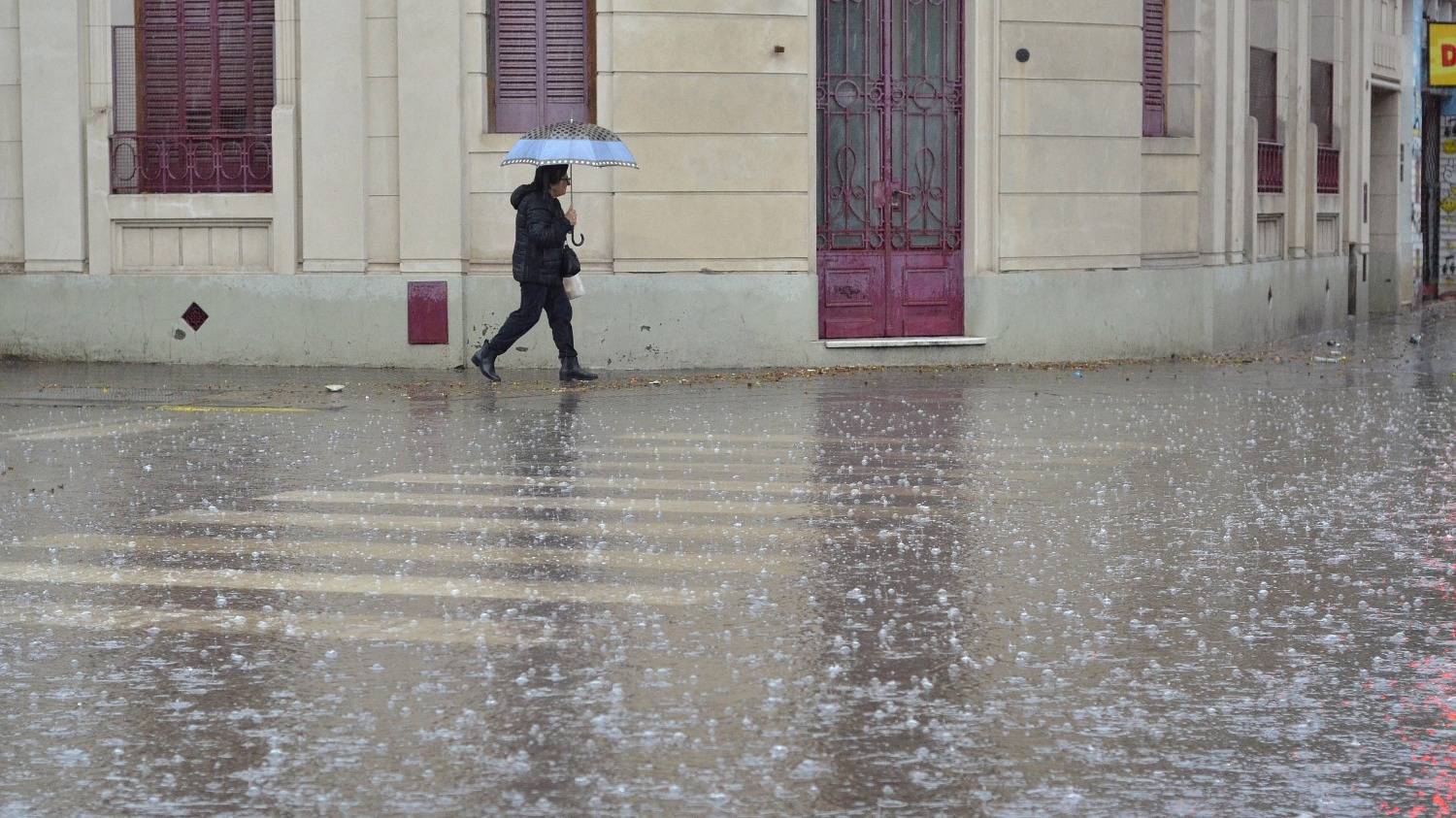 La lluvia llegó a Bahía Blanca en el último día del invierno: cómo continuará el tiempo el resto del domingo
