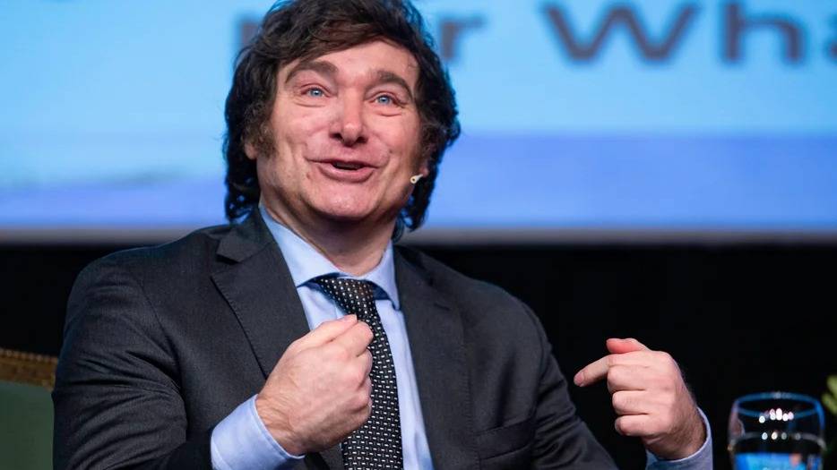 Milei llevará a 12 gobernadores a París para mostrar apoyo político