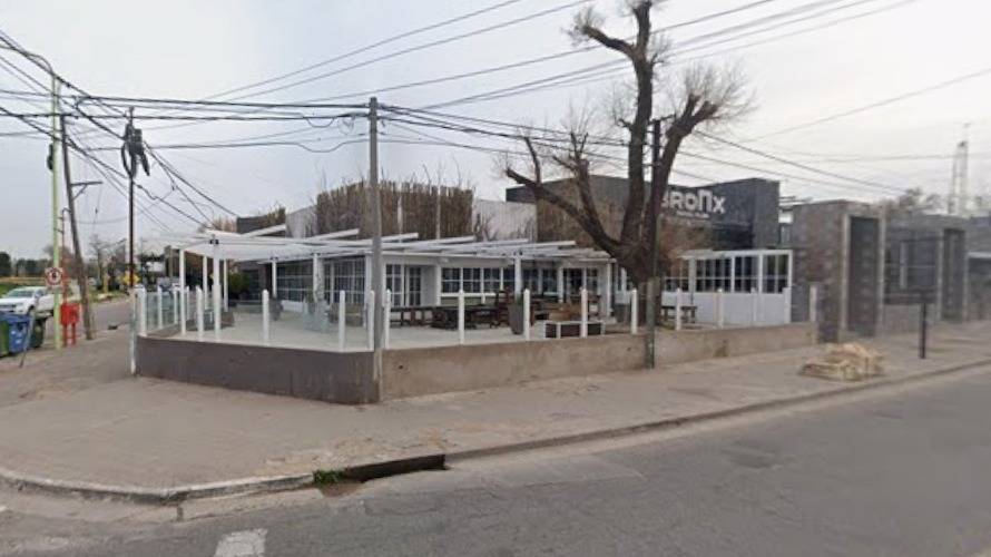 Tres policías salvaron la vida de una mujer de 94 años en un restaurante bahiense