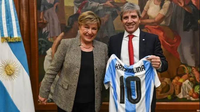 El FMI inicia la tercera revisión del programa con Argentina que podría destrabar US$900 millones