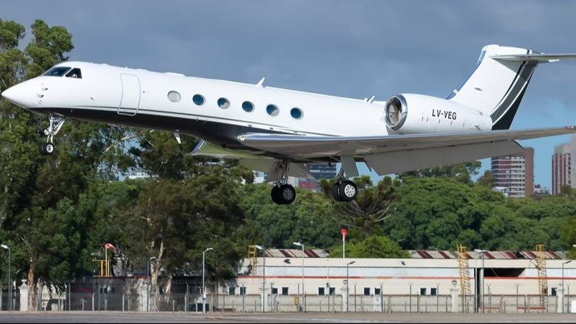 Milei viajó a Nueva York en un vuelo privado porque el avión presidencial está en mantenimiento