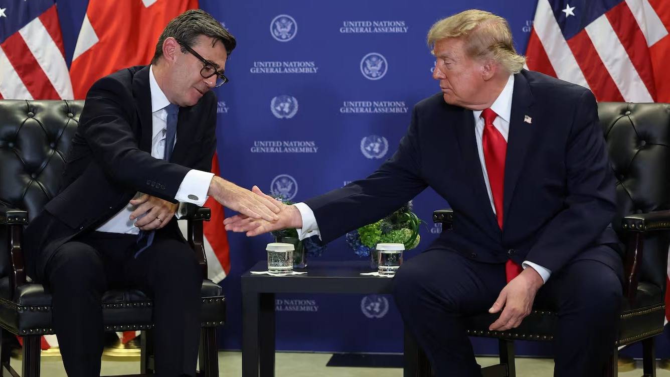 Trump y el primer ministro inglés mantuvieron una reunión y hablaron sobre el conflicto por Malvinas