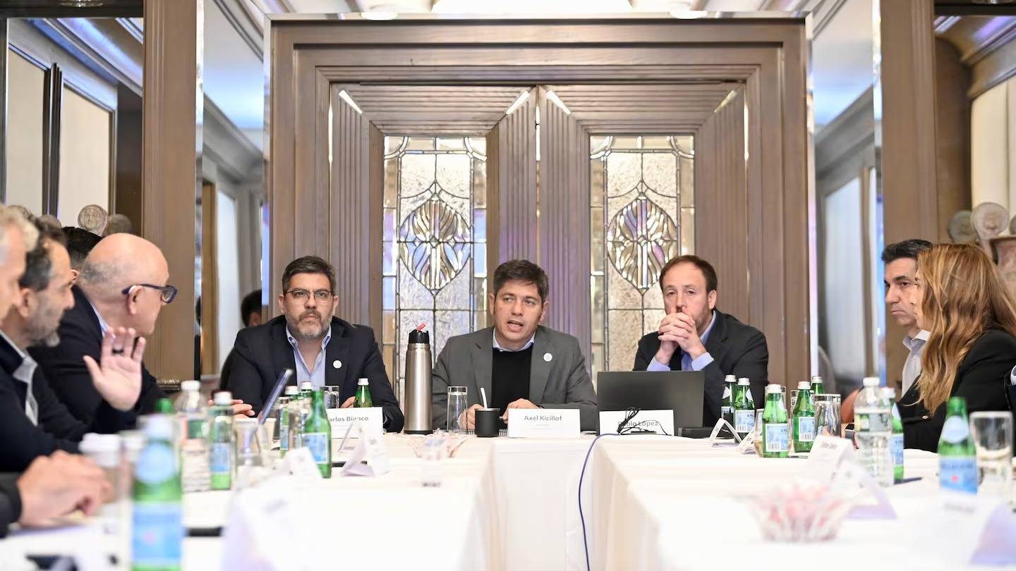 Kicillof inició su gira en New York con críticas a Milei