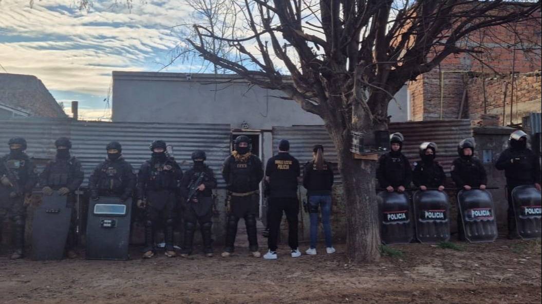 Lo acusan de vender drogas frente a la plaza del barrio Stella Maris