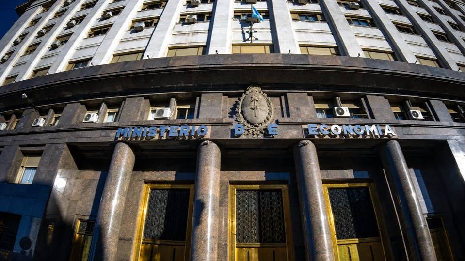 El gasto primario provincial subió un 8,9% real y volvió al déficit fiscal