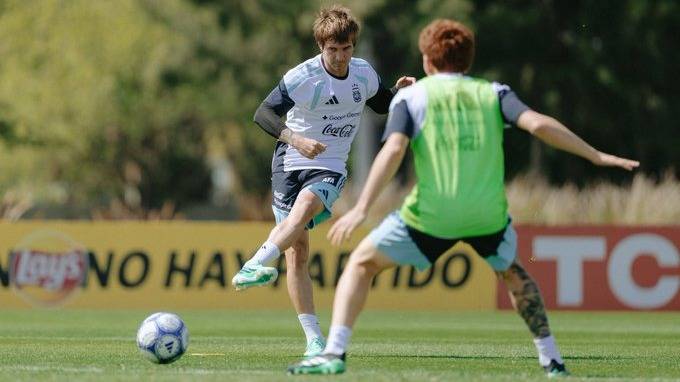 Scaloni probó el primer equipo de la Selección argentina después del Mundial