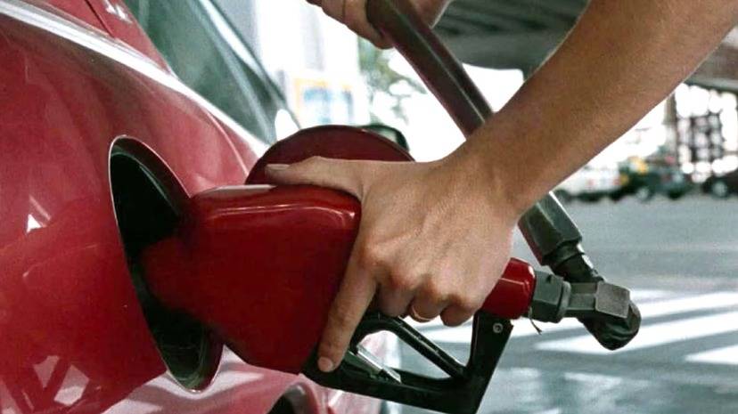 La venta de combustibles volvió a caer en agosto