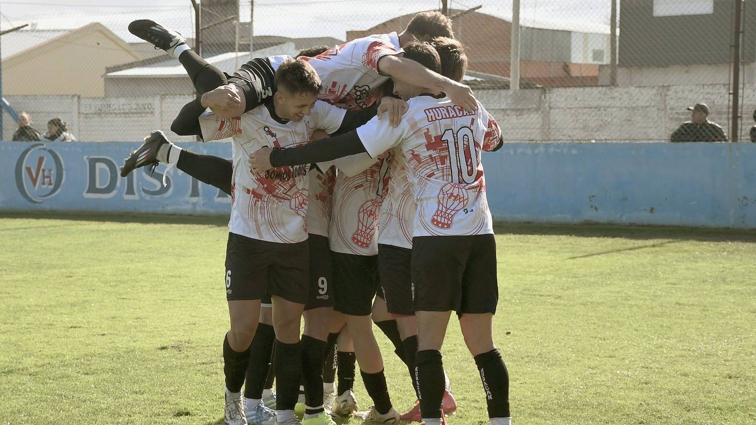 Torneo Regional: Huracán recibe a Ferro de Olavarría en busca de la clasificación