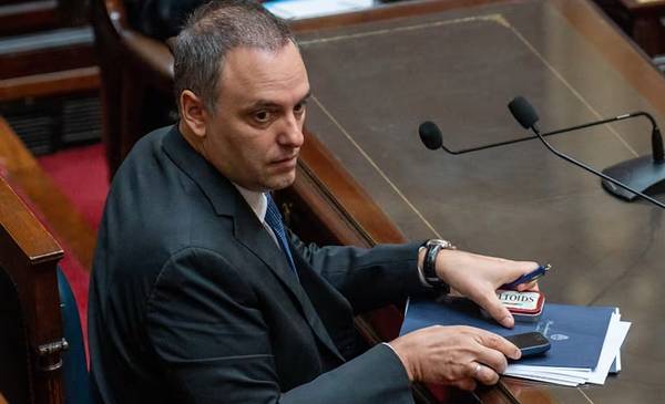 La fiscalía verificará sus billeteras cripto y las refacciones en la casa de Adorni