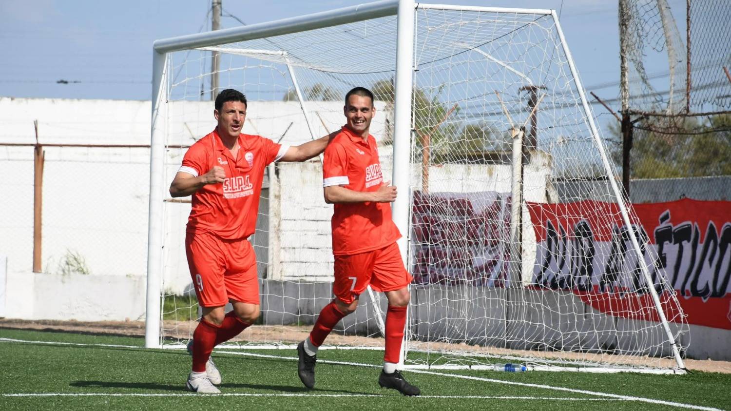 Huracán tuvo un fútbol de alto vuelo, venció a Ferro 3 a 0 y está en playoffs