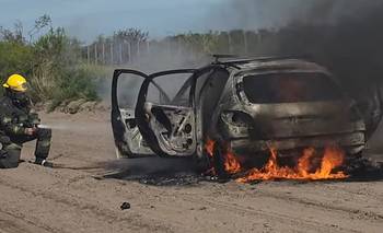 Se incendió un auto en un camino vecinal de Patagones