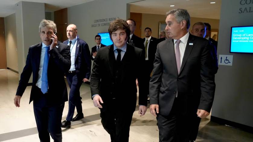 El Gobierno relativizó la volatilidad de los indicadores y no prevé cambios