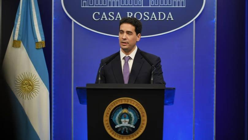 El Gobierno confía en aprobar la revisión del FMI, aunque no descarta pedir un waiver