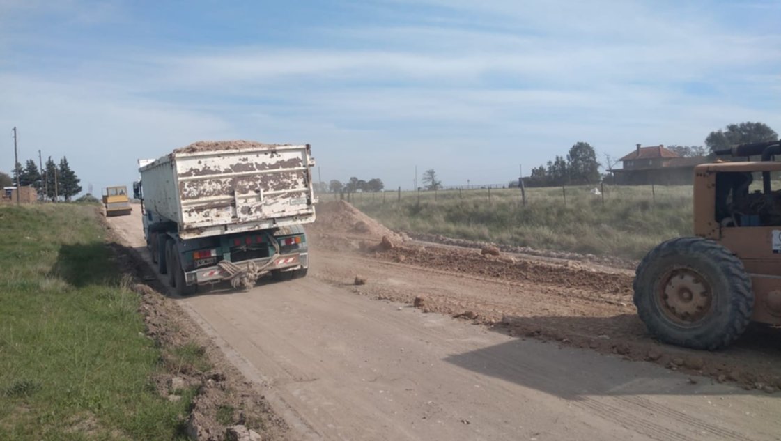 Calderón y Pehuen Co: obras en los caminos rurales Calderón y Pehuen Co: obras en los caminos rurales