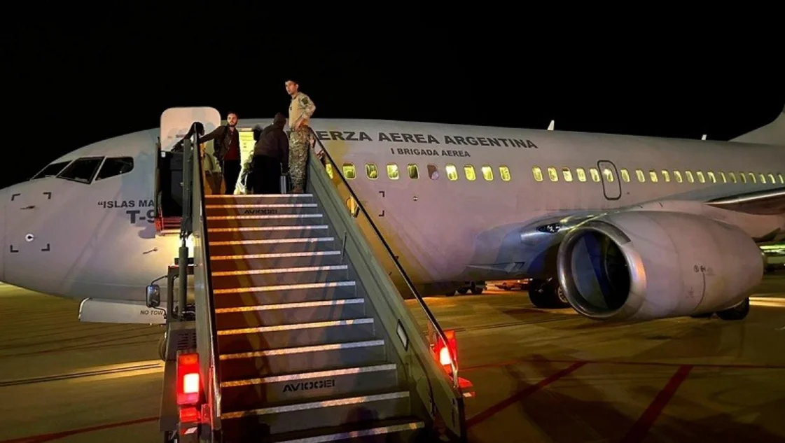 Aterrizó en Roma otro vuelo con 90 argentinos evacuados de Tel Aviv Aterrizó en Roma otro vuelo con 90 argentinos evacuados de Tel Aviv