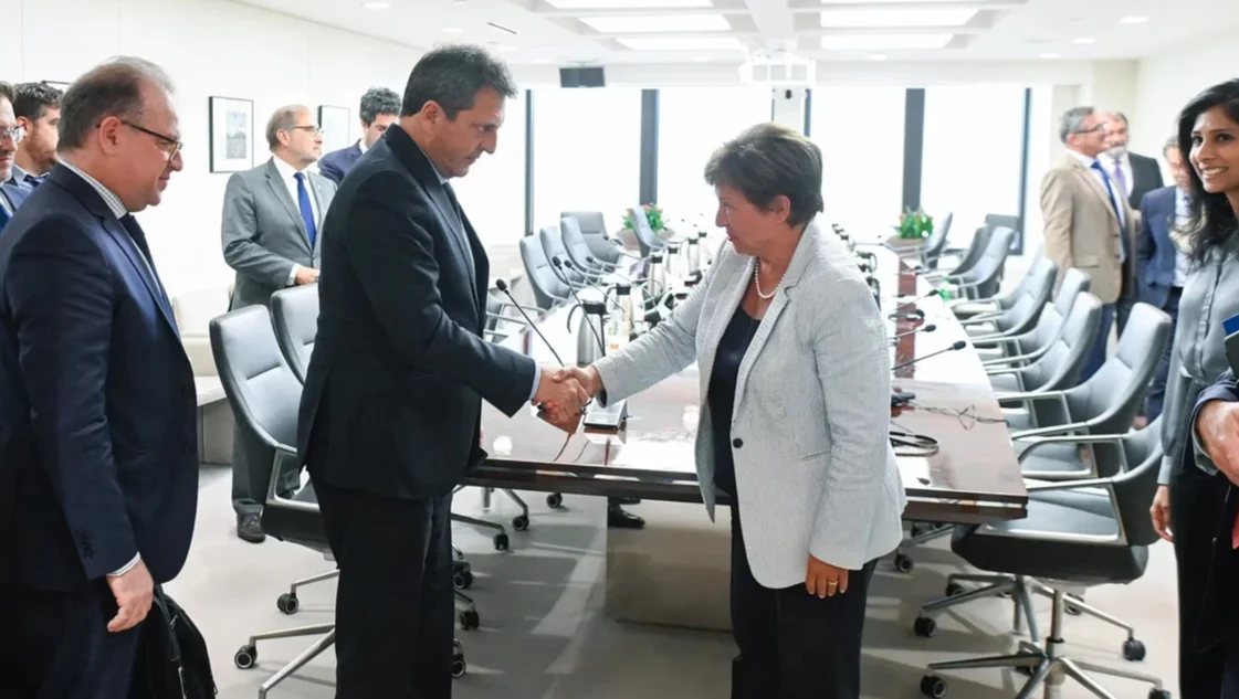 El Gobierno piensa pagar vencimientos al FMI el día después de las elecciones El Gobierno piensa pagar vencimientos al FMI el día después de las elecciones