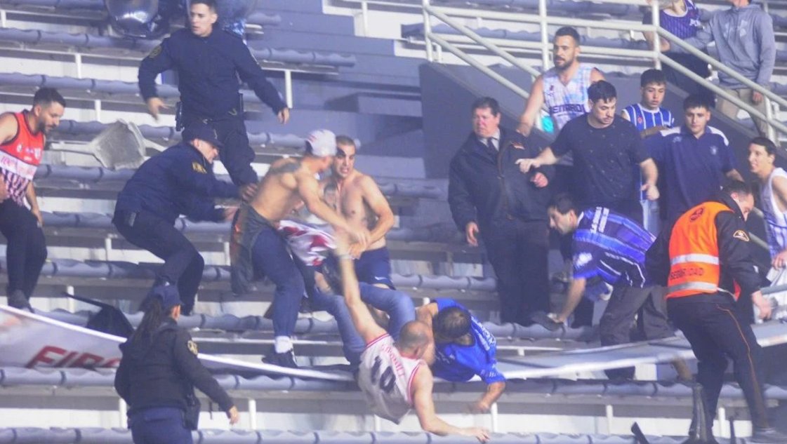 Bochorno: el "amistoso" entre Quilmes y Peñarol se suspendió por pelea entre hinchas