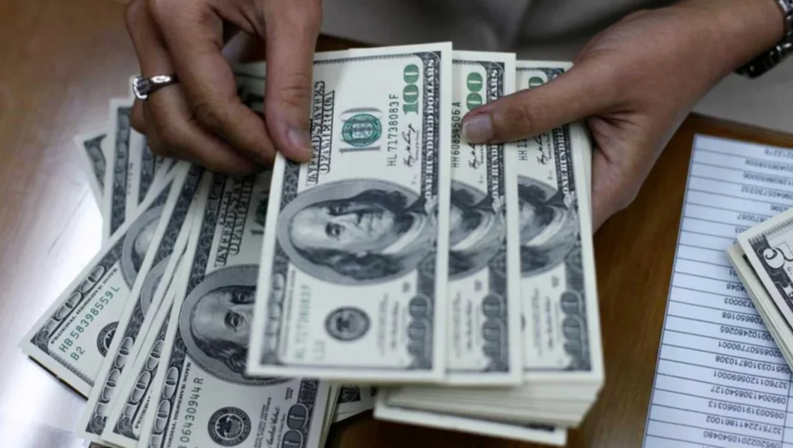 Los dólares financieros cierran una semana de subas y el blue acompañó la tendencia Los dólares financieros cierran una semana de subas y el blue acompañó la tendencia