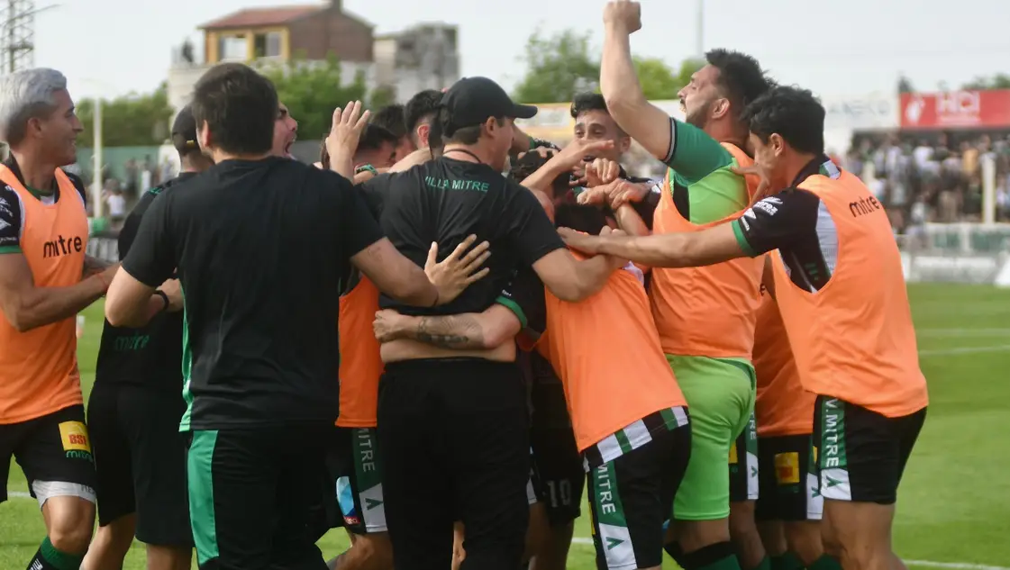 Villa Mitre le ganó a Defensores de Villa Ramallo y se metió en cuartos de final