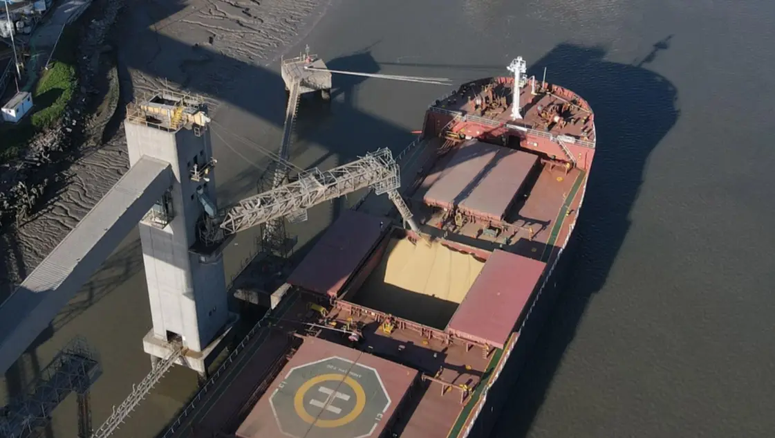 El puerto de Bahía Blanca consolida su rol exportador de granos con un fuerte aumento operativo