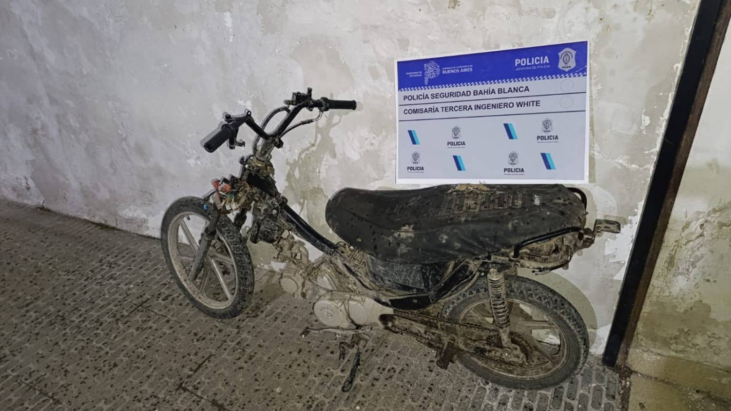 Picadas en White: detuvieron a un joven y secuestraron una moto