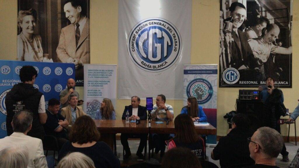 Kicillof reconoce a la CGT Bahía Blanca por la tarea realizada durante la inundación del 7 de marzo