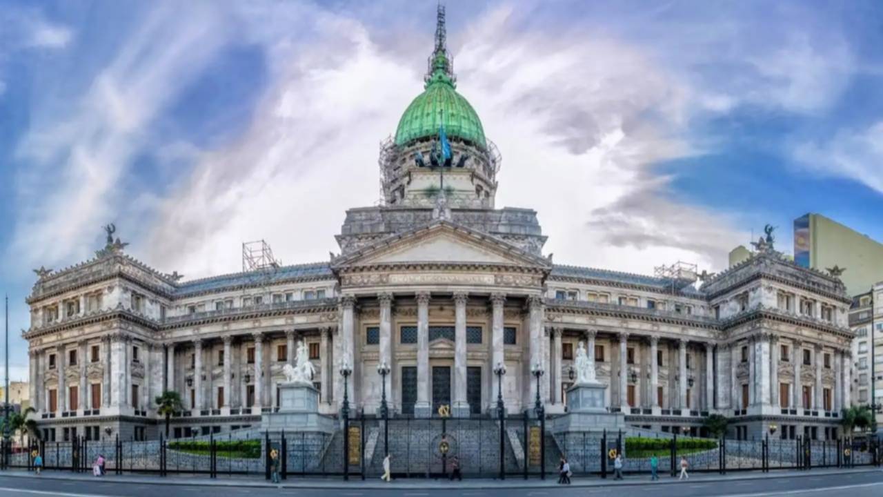 Milei llamará a sesiones extraordinarias para tratar el Presupuesto y las reformas laboral y tributaria