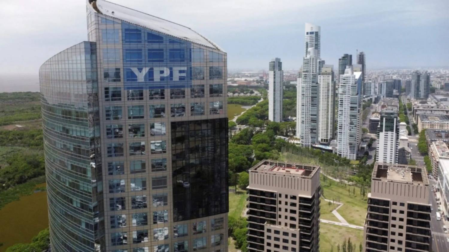 Juicio por YPF: Argentina pedirá que funcionarios y exfuncionarios entreguen sus teléfonos personales